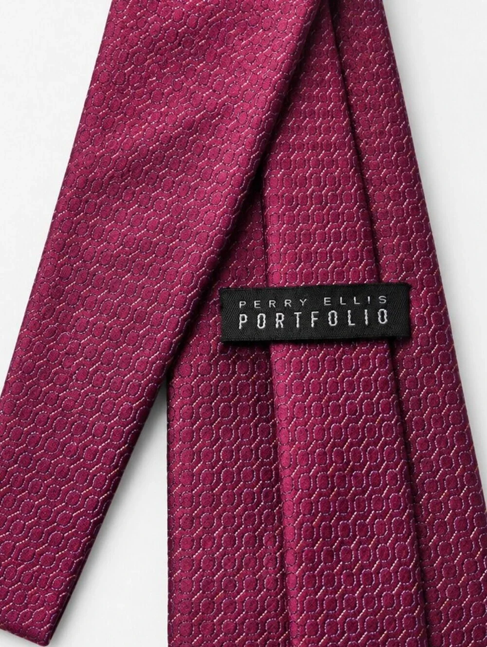 PERRY ELLIS 100% SILK TIE.